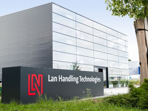 Signing, reclamezuilen voor office LAN Handling, totem sign, gemaakt door Iwaarden