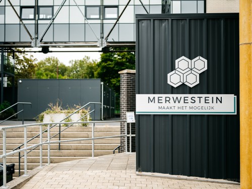 Iwaarden, iwaardensigning, wayfinding, bewegwijzering, zwembadbewegwijzering, merwestein,  nieuwegein, zwembaddesign, slangenkoenis, architect, sportcomplex