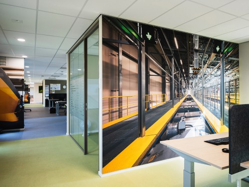 NS, Nederlandse Spoorwegen, Zwolle, station, dienstgebouw, werken, ontmoeten wandbekleding, wallcovering, naadloos behang, textielframe, glasdecoratie, windowgraphics