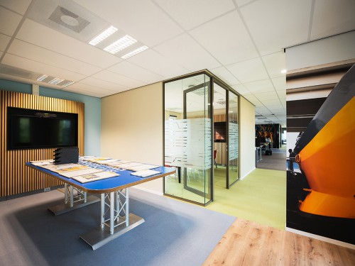 NS, Nederlandse Spoorwegen, Zwolle, station, dienstgebouw, werken, ontmoeten wandbekleding, wallcovering, naadloos behang, textielframe, glasdecoratie, windowgraphics