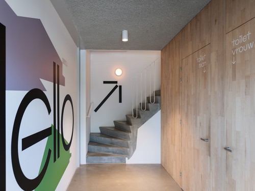 Iwaarden, Iwaardeninterior, glasdecoratie, windowgraphics, bewegwijzering, muurschildering, kantoorsigning, signing, wayfinding, officedesign, werkomgeving, architectenbureau, lijnen op ramen